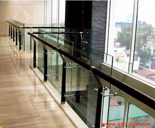 ƯU NHƯỢC ĐIỂM CỦA LAN CAN INOX - KÍNH CƯỜNG LỰC