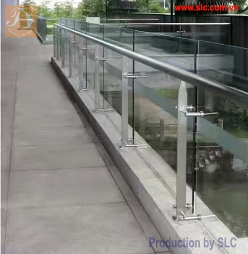 Một số hình ảnh mẫu lan can kính thông dụng để các bạn tham khảo.